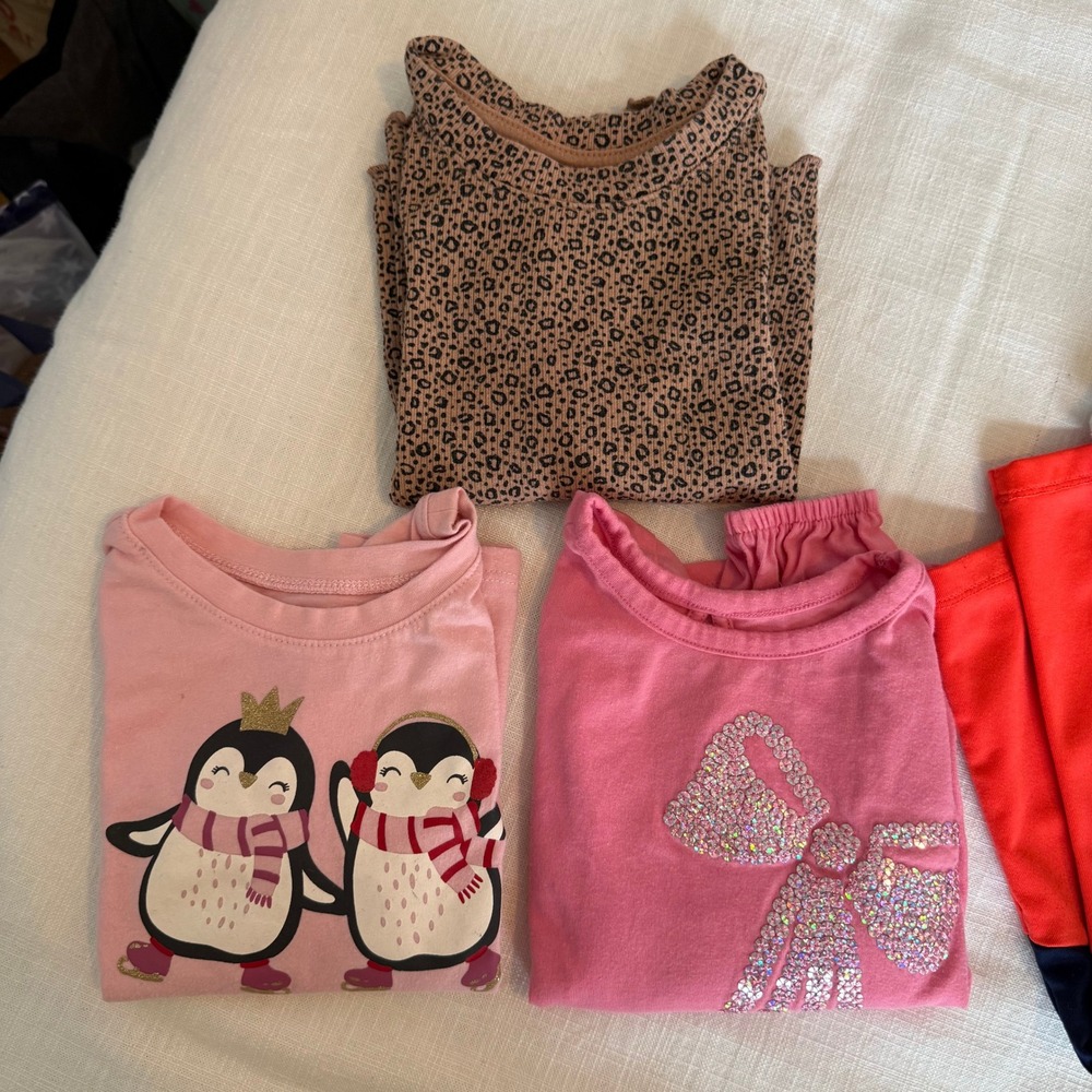 Nike Toddler Girls Clothing Lot Nike Sweatshirt Flare Leggings Penguin 4T 5T - Picture 3 of 5
